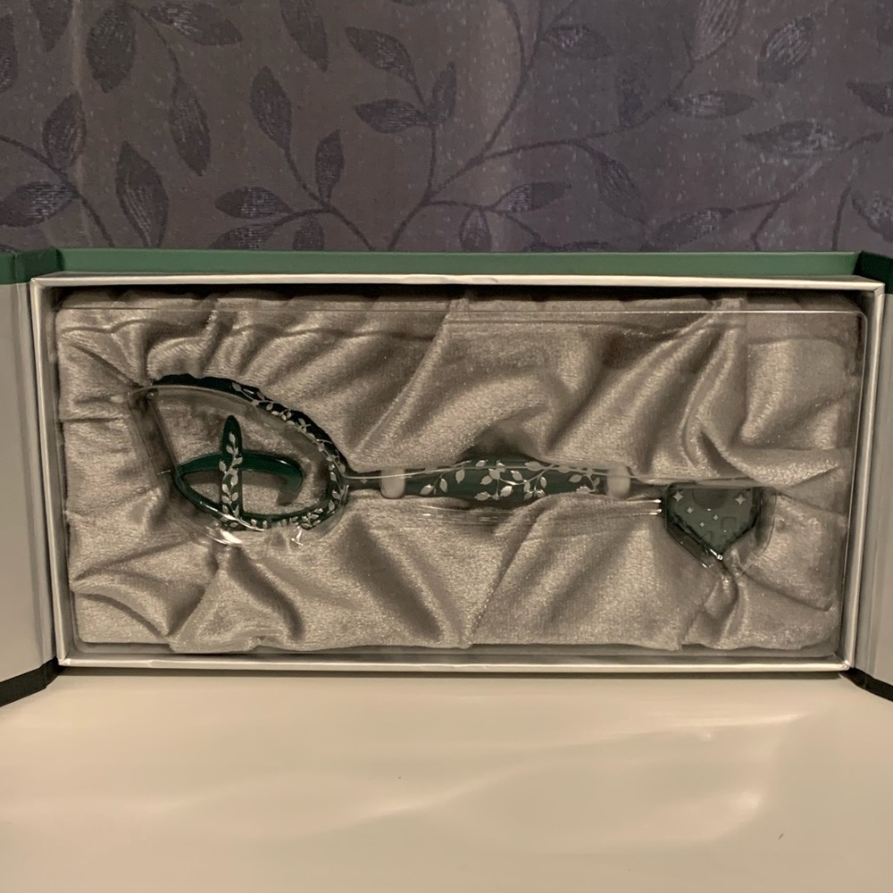 Disney - Disney Store Opening Ceremony Key - Special Edition